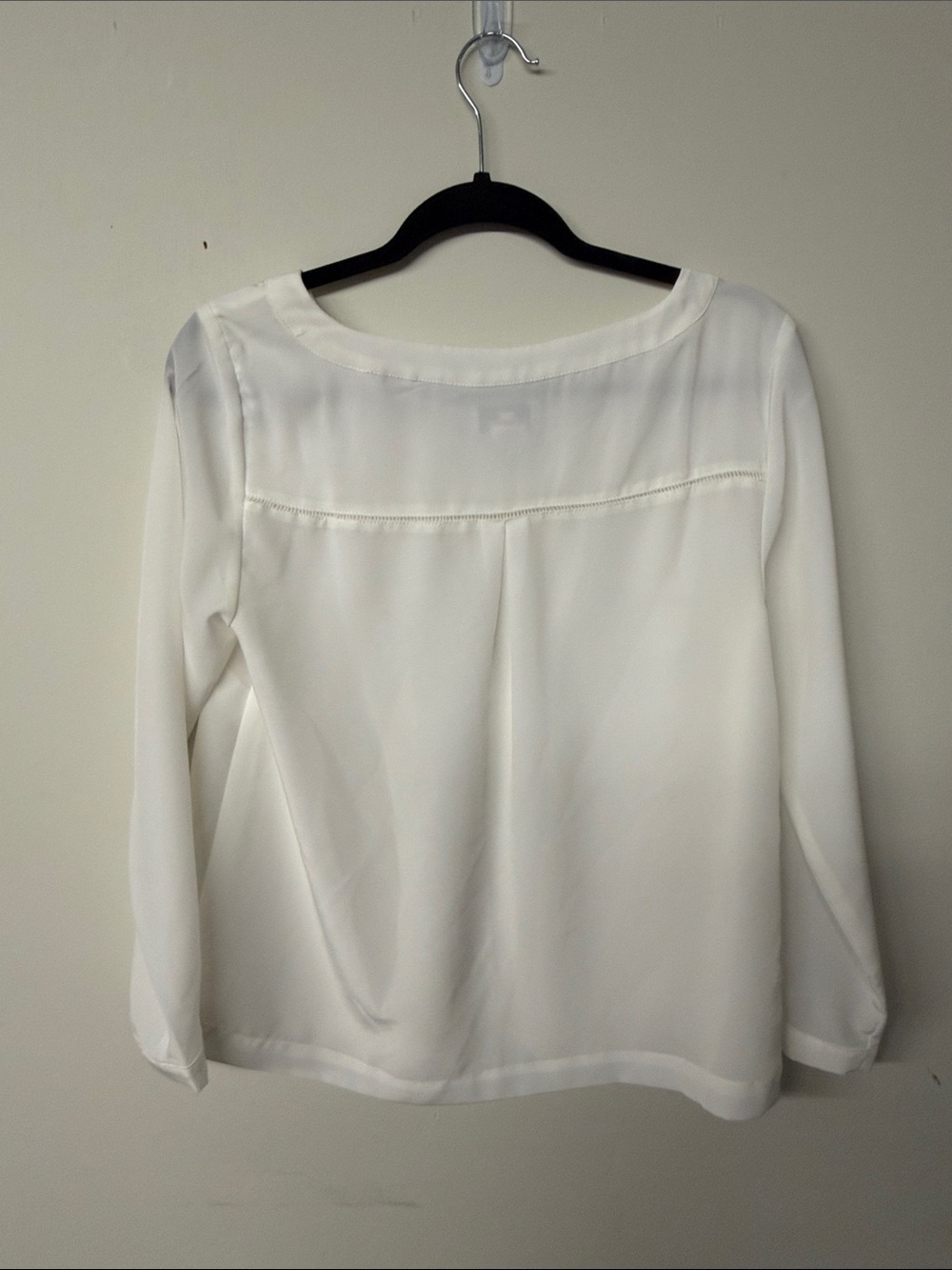 Vineyard vines Women’s White Long-Sleeve Pleated Front Blouse - Picture 4 of 4